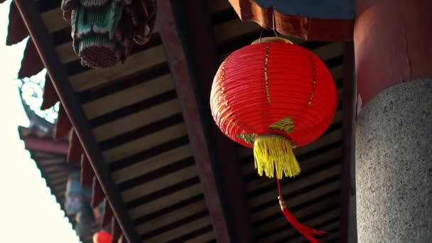 Hermosa Decoración Linterna Roja Templo Torre Chihkan Faroles Chinos Tradicionales — Vídeo de stock