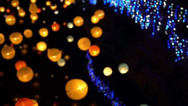 除夕之夜 亚洲灯笼装饰挂在河上 台南市美丽的传统彩灯 色彩纷呈 延水丹月珍元宵节 — 图库视频影像