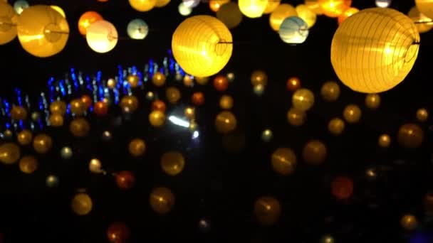 Asiatisk Lykta Dekoration Hänger Över Floden Natten Det Kinesiska Nyåret — Stockvideo
