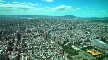 Taipei 'deki Yat Sen Anıt Salonu ve Olimpiyat Stadyumu' nun 4K Havacılık manzarası ve turistik cazibesi. 101-Dan binasının yukarısından Skyline 'ın başkenti Tayvan' ın Yüksek Açısı