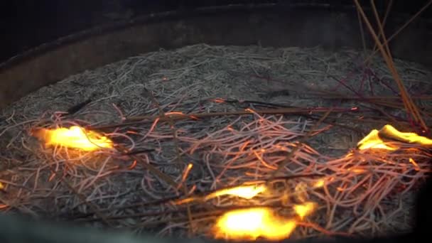 Slow Motion Inciense Burning Ancient Asian Temple Taiwan Inglés Los — Vídeos de Stock