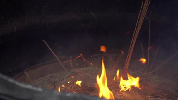 Lassú Mozgása Tömjén Égő Ősi Ázsiai Templom Tajvan Templomok Istentiszteleti — Stock videók