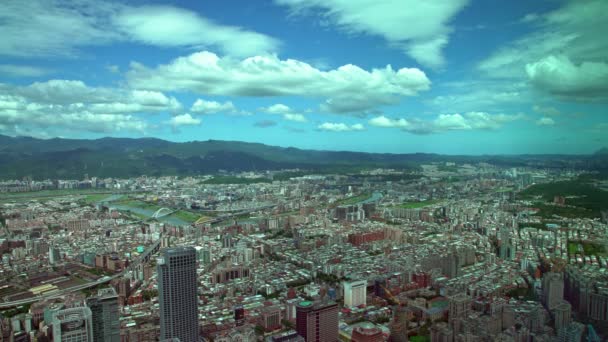 Luchtzicht Taipei Stadsgebouwen Met Rivier Berg Van Boven Het Gebouw — Stockvideo