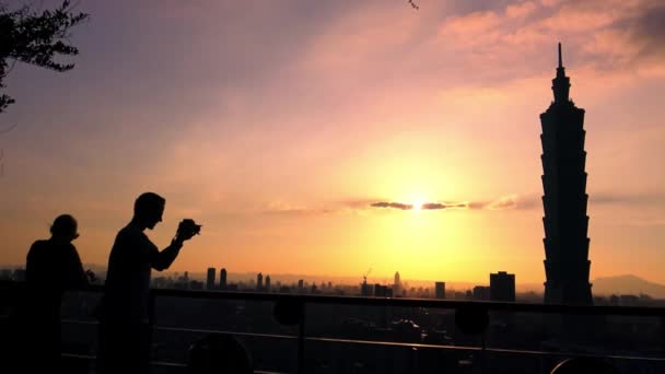 Taipei Taiwan Julho 2016 Casal Caucasiano Tirando Foto Com Câmera — Vídeo de Stock