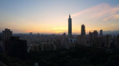 4k Timelapse Havacılık, Taipei 101 Fil Dağı 'ndan manzara manzarası, Tayvan-Dan arka planında Taipei gökdeleni.
