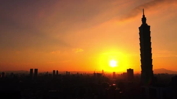 Prachtig Landschap Met Zonsondergang Oranje Hemel Olifant Berg Met Stadsgezicht — Stockvideo