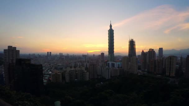 Timelapse Luchtfoto Van Dag Tot Nacht Uitzicht Landschapsbouw Taipei 101 — Stockvideo