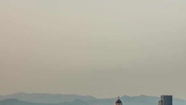 美しいタイムラプス航空1日1泊 日没の風景の建物の素晴らしい景色富士山公園の山から台北市 背景に素晴らしい日没の街並み超高層ビル Dan — ストック動画