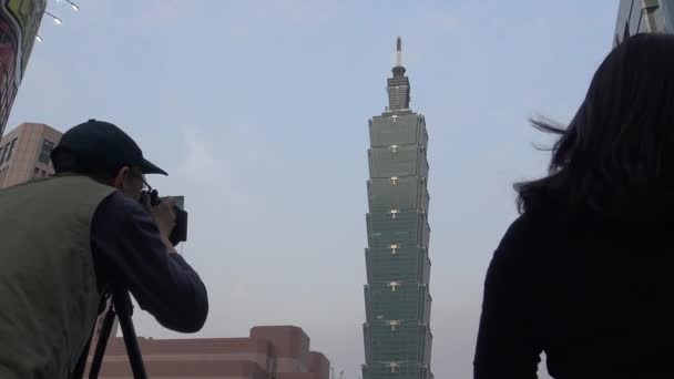 Tajpej Tajwan Marca 2016 Azjatycki Fotograf Robi Zdjęcia Słynnego Budynku — Wideo stockowe