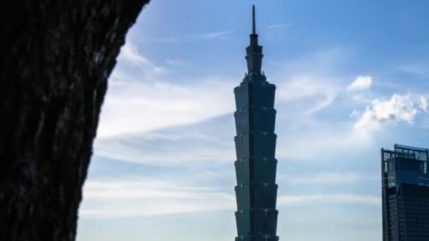 从象山看台北市101景观设计的水流运动效果 台湾城市景观台北摩天大楼的空中俯瞰时间 — 图库视频影像
