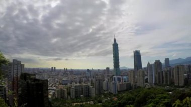 4K Timelapse Havadan manzara manzarası Taipei 101 Fil Dağı 'ndan, Taipei gökdeleninden Tayvan-Dan arka planında