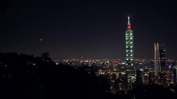 Tormenta Real Relámpagos Cielo Con Construcción Taipei 101 Por Noche — Vídeo de stock