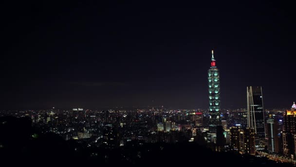 Prawdziwa Burza Błyskawice Niebie Budynkiem Taipei 101 Nocy Potężne Uderzenia — Wideo stockowe