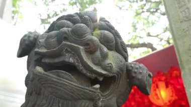 Antik Taş Aslan Tayvan tapınağının önünde, Taipei City-Dan