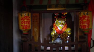 Tayvan 'daki Budist Tapınağı' nda 4k Ayrıntılı Sarı Kaplan Heykeli. - Dan.