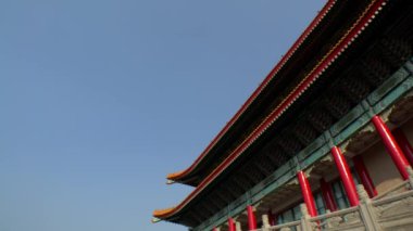 4K. Taipei 'de güneşli bir günde güzel bir Ulusal Tiyatro. Tayvan-Dan 'deki Chiang Kai Shek Anıt Salonu' nun Turistik Etkinlik Anıtı