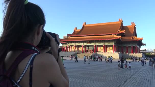 Taipeh Taiwan Oktober 2015 Asiatische Frau Fotografieren Das Schöne Denkmal — Stockvideo