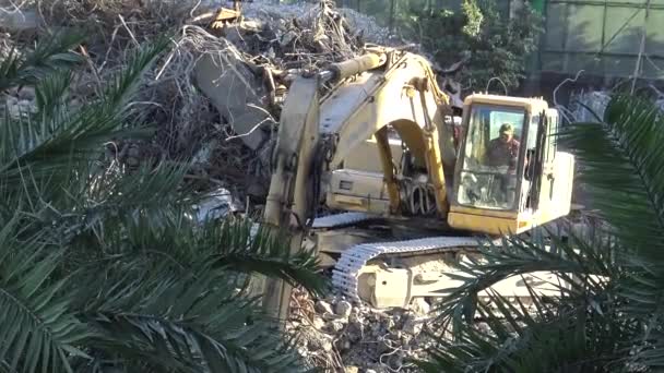 타이베이 2016 발굴가 Hydraulic Demolition 시멘트와 철근을 제거하는 파괴하고 있습니다 — 비디오