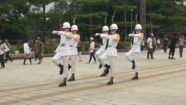 Taipei Taiwan April 2013 Changing Guard National Shrine Martyrs Revolution — Stock Video