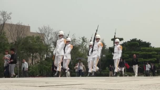 이페이 2013 지방에서 일어난 순교자의 National Shrine Martyrs Revolution 경비의 — 비디오
