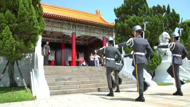 台北2016年9月21日 革命軍の国家神社での衛兵交代式が行われました 中華人民共和国の戦死者に捧げられる — ストック動画