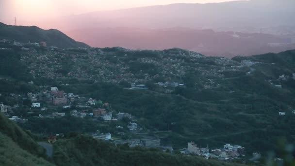 日没のティーポット山Chiufen市からの眺め 九分老街 鶏山Ruifang地区 新北の観光スポット — ストック動画