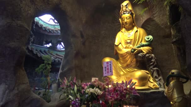 Altar Guanyin Adoração Templo Taipei Guanshiyin Uma Figura Espiritual Misericórdia — Vídeo de Stock