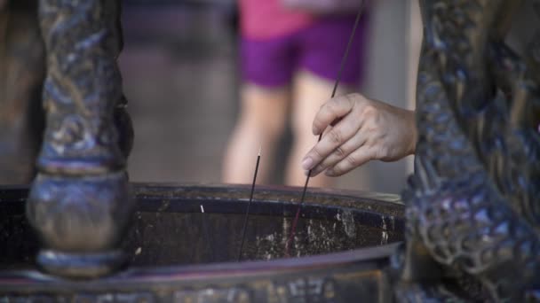 Asian People Praying Incense Famous Ancient Dalongdong Baoan Temple Taipei — Stock Video