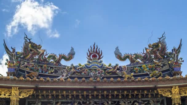 Timelapse Statue Chinese Dragon Roof Dalongdong Baoan Templeat Blue Sky — Stock Video