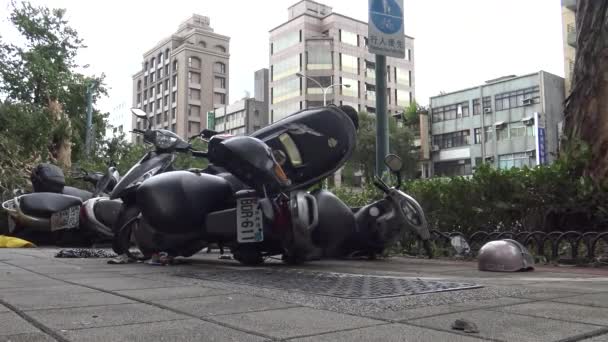 Motorkerékpár Sérülés Után Trópusi Vihar Sújtja Tajvan Tájfun Soudelor Dan — Stock videók