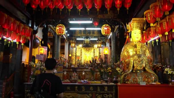 Taipei Taiwan Septiembre 2016 Wide Shot Altar Goddess Matsu Shilin — Vídeos de Stock