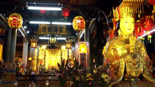 Wide Shot Altar Goddess Matsu Shilin Temple Taipei City Taiwan — Vídeos de Stock
