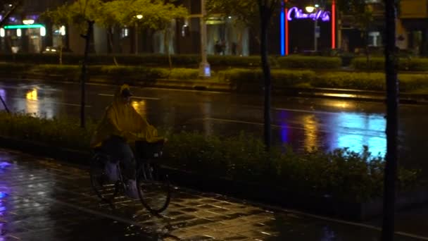 Taipei Taiwan July 2017 Slow Motion Man Wearing Yellow Raincoat — Stock Video