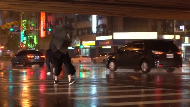 Taipei Taiwán Julio 2017 Mujer Peatonal Cámara Lenta Corre Con — Vídeos de Stock