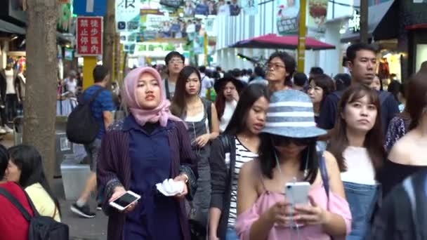 Taipei Taiwán Septiembre 2017 Multitud Peatones Caminando Por Acera Ximen — Vídeos de Stock