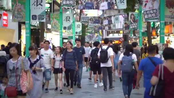 Taipei Taiwán Septiembre 2017 Multitud Peatones Caminando Por Acera Ximen — Vídeos de Stock