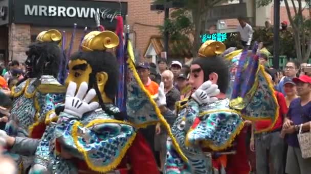 台湾台北 2018年6月19日 以传奇的三台舞装扮的慢动作在台北节 献给最高道教嬷嬷马祖 传统游行中的三位王子 — 图库视频影像