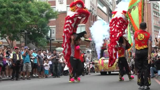 Taipei Taiwan Mei 2017 Slow Motion Processie Taiwanezen Met Leeuwendans — Stockvideo