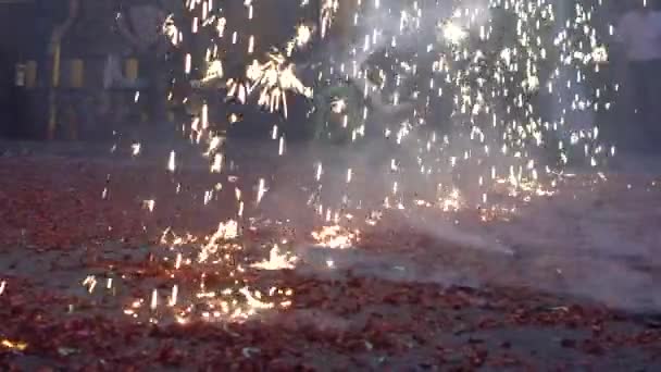 Powolny Ruch Jasny Deszcz Ognia Spada Okazji Matsu Boga Ulicy — Wideo stockowe