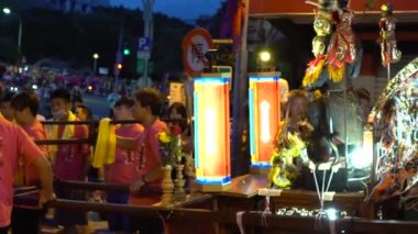 Taipei, Tayvan-30 Mayıs 2017: Ağır çekim Nezha Geçidi. Tayvan Festivali 'nde Merkez Altar Mareşali' ne tapınılan heykel. Prens Nezha, profesyonel sürücülerin Üçüncü Prens eğitim tanrısı Dan.