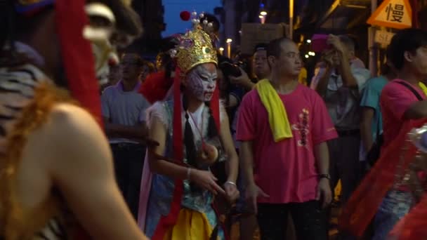 台湾台北 2017年5月30日 慢动作庆祝马祖神 八家江彩绘的面容震慑了鬼魂 舞动和为神的荣耀而举行的集市之战 加工面漆 — 图库视频影像
