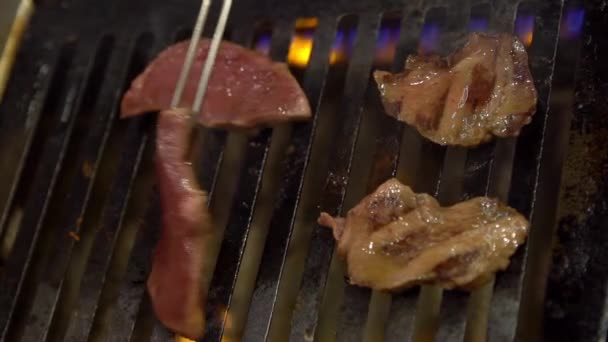 Movimento Lento Carne Wagyu Língua Japonesa Fatiada Grelha Para Churrasco — Vídeo de Stock
