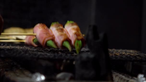 Tokyo Daki Zakaya Japon Barında Domuz Pastırması Bamya Sebzesi Pişiren — Stok video