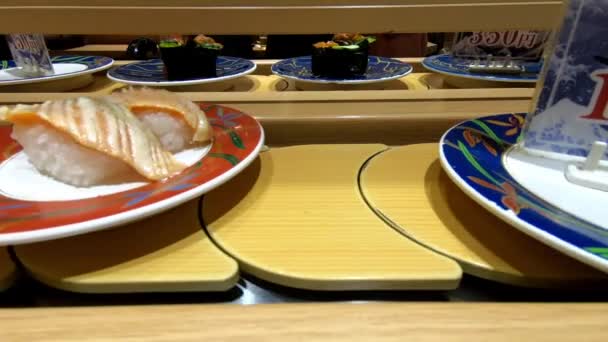 Japón Abril 2019 Sushi Cinta Transportadora Móvil Restaurante Japón Comida — Vídeos de Stock