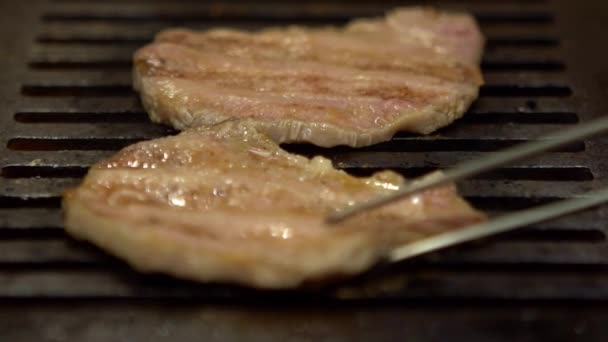 Slow Motion Van Dun Gesneden Japanse Wagyu Rundvlees Grille Voor — Stockvideo
