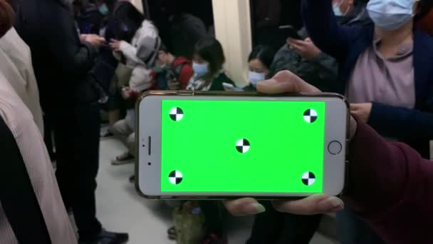 Taipei Tayvan Nisan 2020 Asyalı Kadın Akıllı Telefon Kullanıyor Yeşil — Stok video