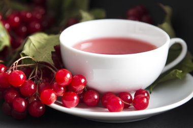 Kartopu çilek tablo ile sıcak çay