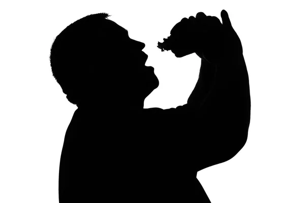 Σιλουέτα ενός ανθρώπου με το υπερβολικό βάρος, τρώει χάμπουργκερ — Φωτογραφία Αρχείου