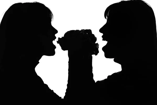 Frauensilhouette mit Hamburger eins für zwei — Stockfoto