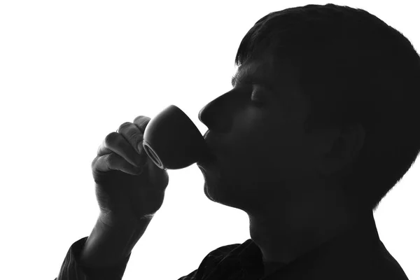 Sziluettjét egy ember iszik kávét — Stock Fotó